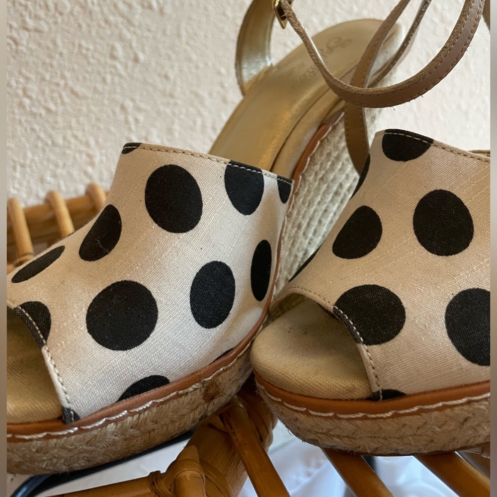 Cute Seychelles polka dot wedge espadrilles. Some wear, but like new! Size 8.